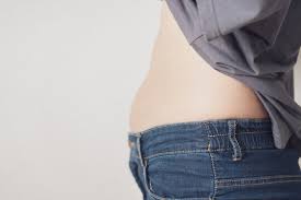 アバラ見えてるのに下腹ぽっこりの原因｜それは脂肪ではなく「押し出された○○」です