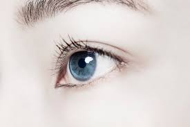 首が回らない原因は「目」にある？30秒で動きが変わる眼球ストレッチの効果