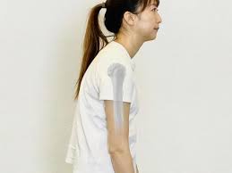 巻き肩の正体は巻き腕！繰り返す肩こりを根本から解消するセルフケア