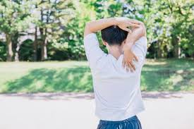 むしろセルフケアで巻き肩が悪化する？無理に伸ばさない「➕1 行程」の改善術