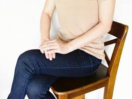 足を組む原因は骨盤の歪みじゃない？座り姿勢を安定させる3つのセルフケア
