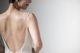 巻き肩解消の鍵は背中にあり！胸を伸ばしても治らない理由と広背筋リセット術