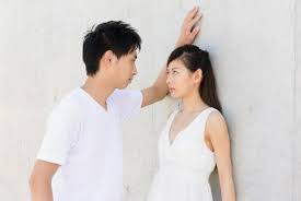 壁があればどこでもできる！1日30回の「壁ドン肩甲骨はがし」で巻き肩・肩こり解消