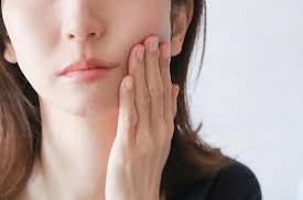 30代からの老け見え対策！化粧品より効く「神経ハック」リフトアップ術