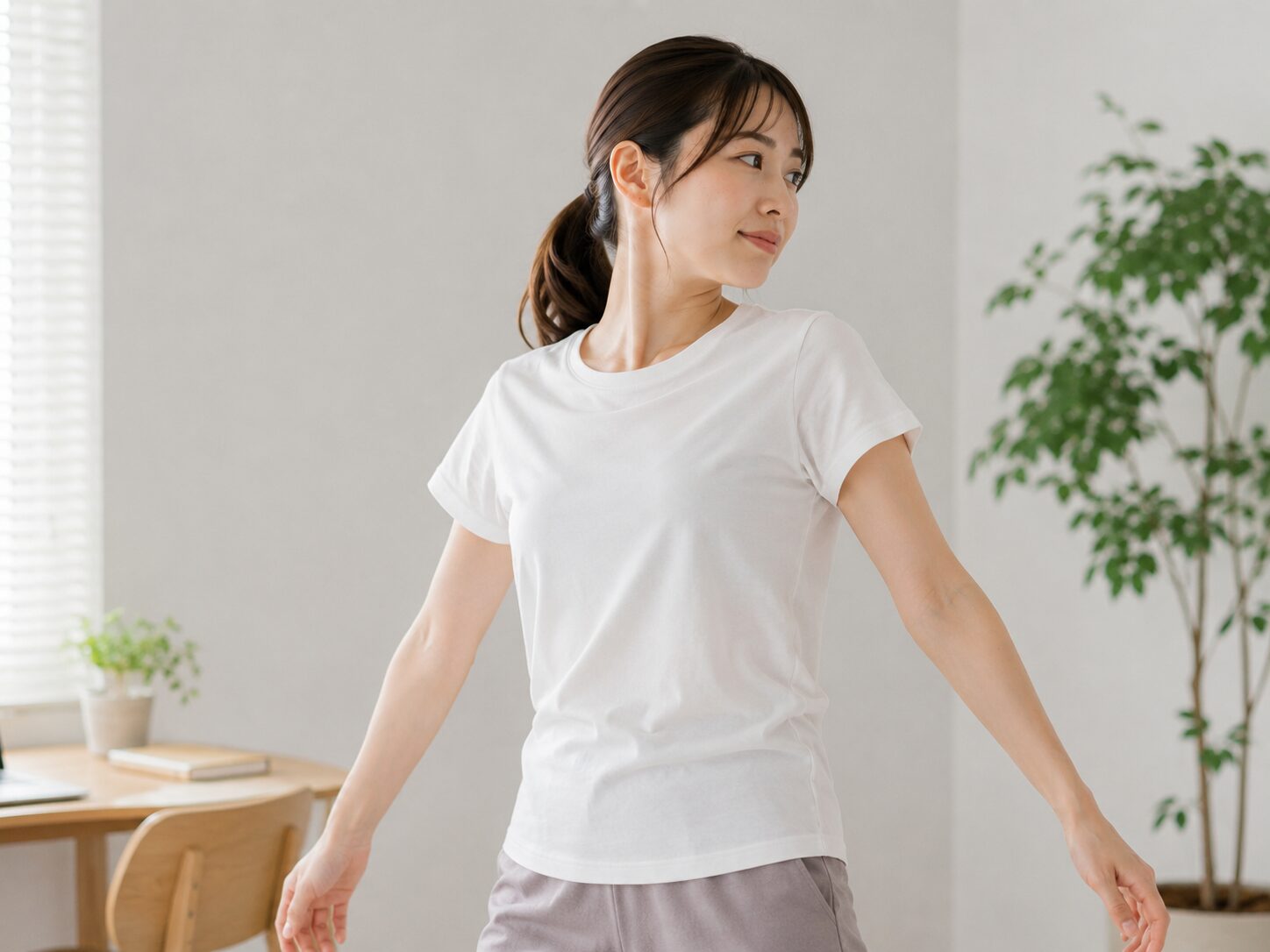 首の突っ張りを取る体を捻る30秒セルフケア