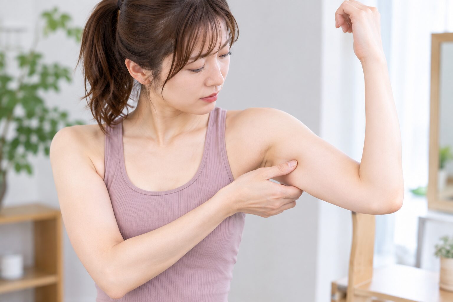 上腕二頭筋と上腕三頭筋の柔らかさを確認するステップ]