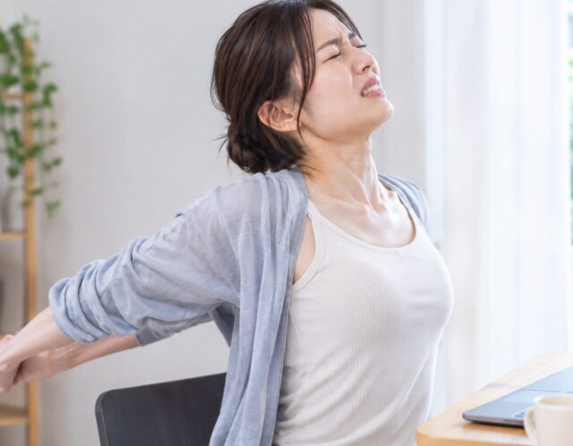 巻き肩のセルフケアが効かない？肩を開く前にやるべき3つの準備